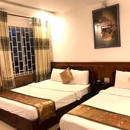 Duc Loc 2 Hotel Hue Buitenkant foto