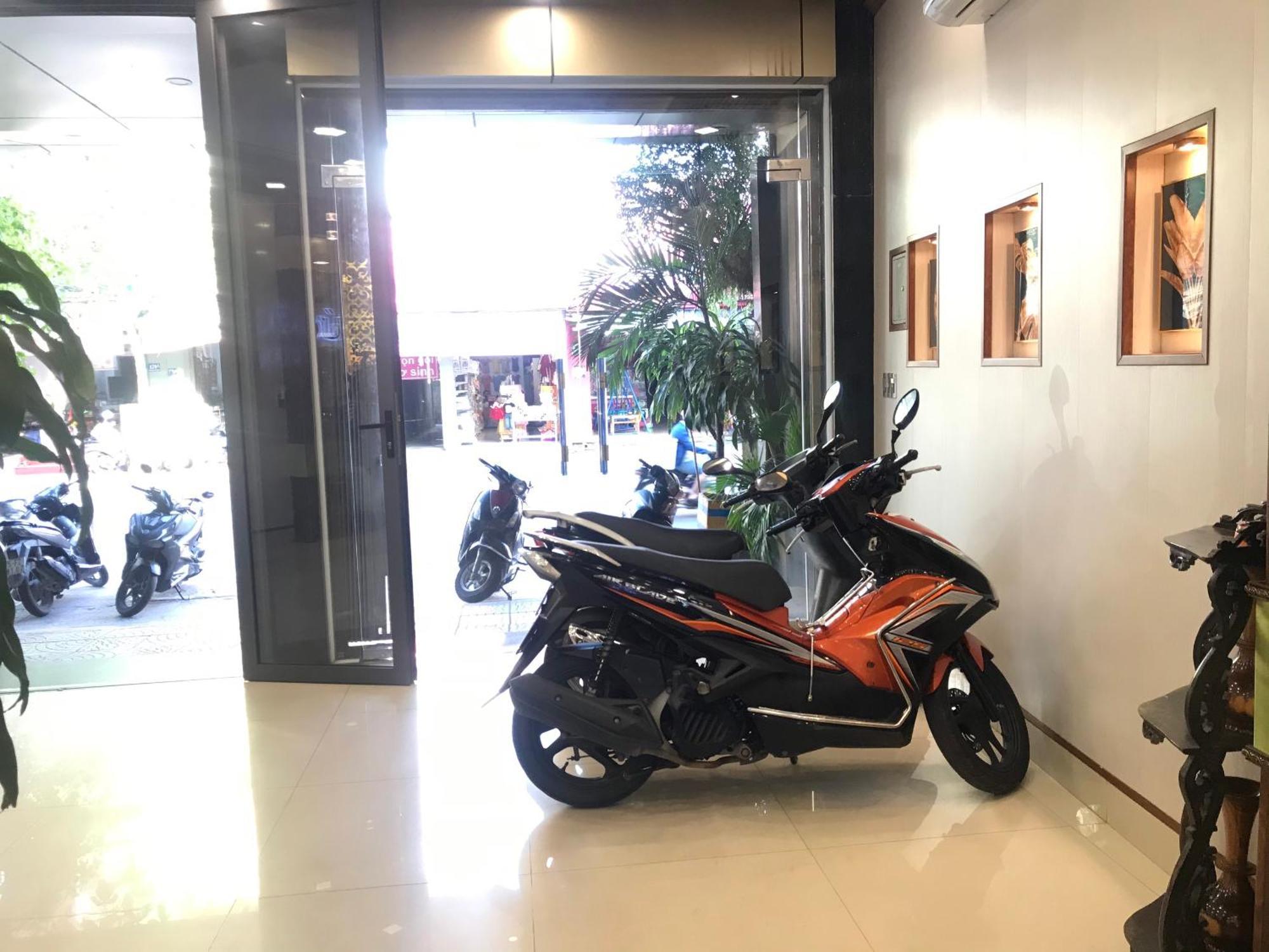 Duc Loc 2 Hotel Hue Buitenkant foto