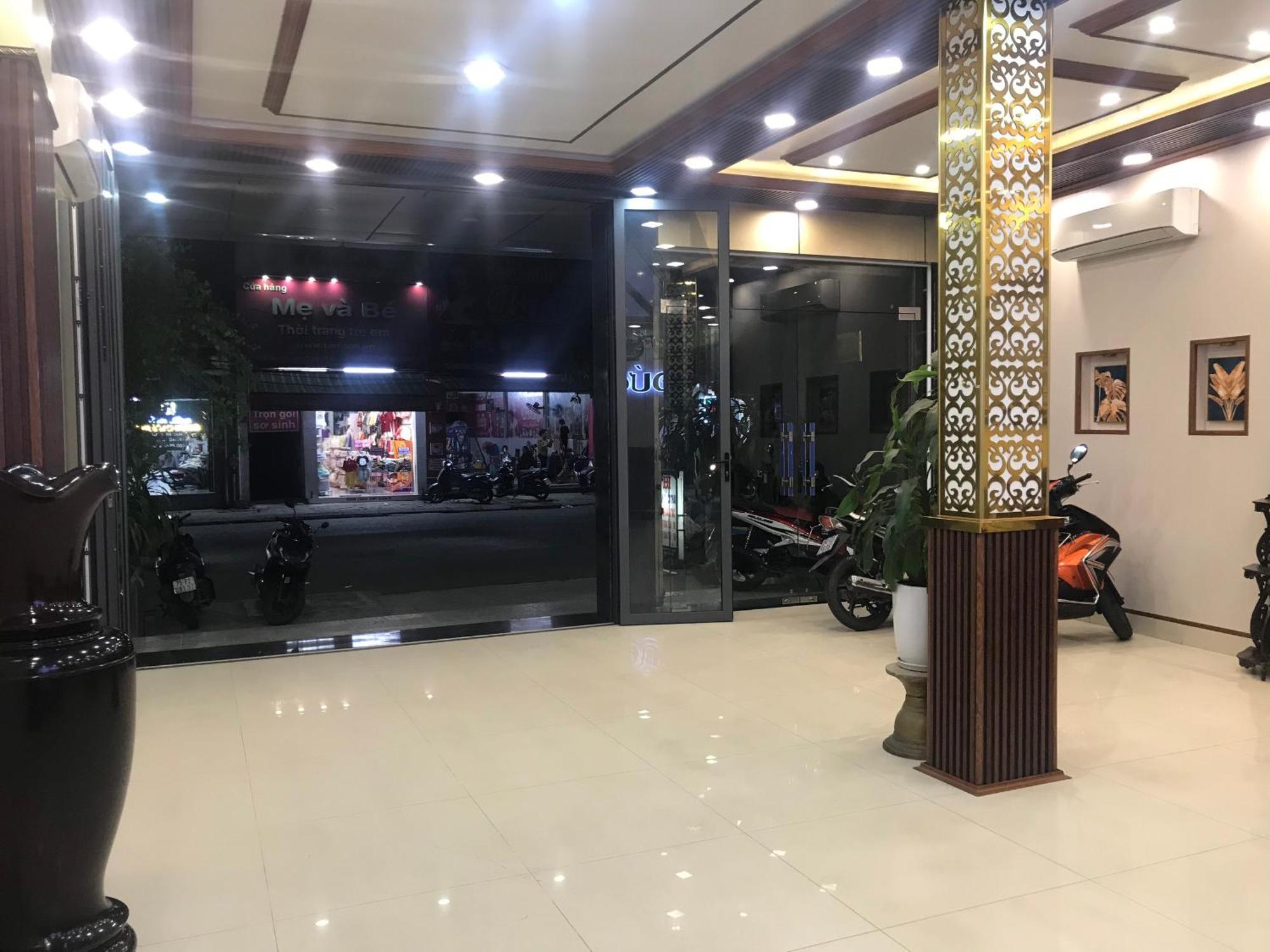 Duc Loc 2 Hotel Hue Buitenkant foto
