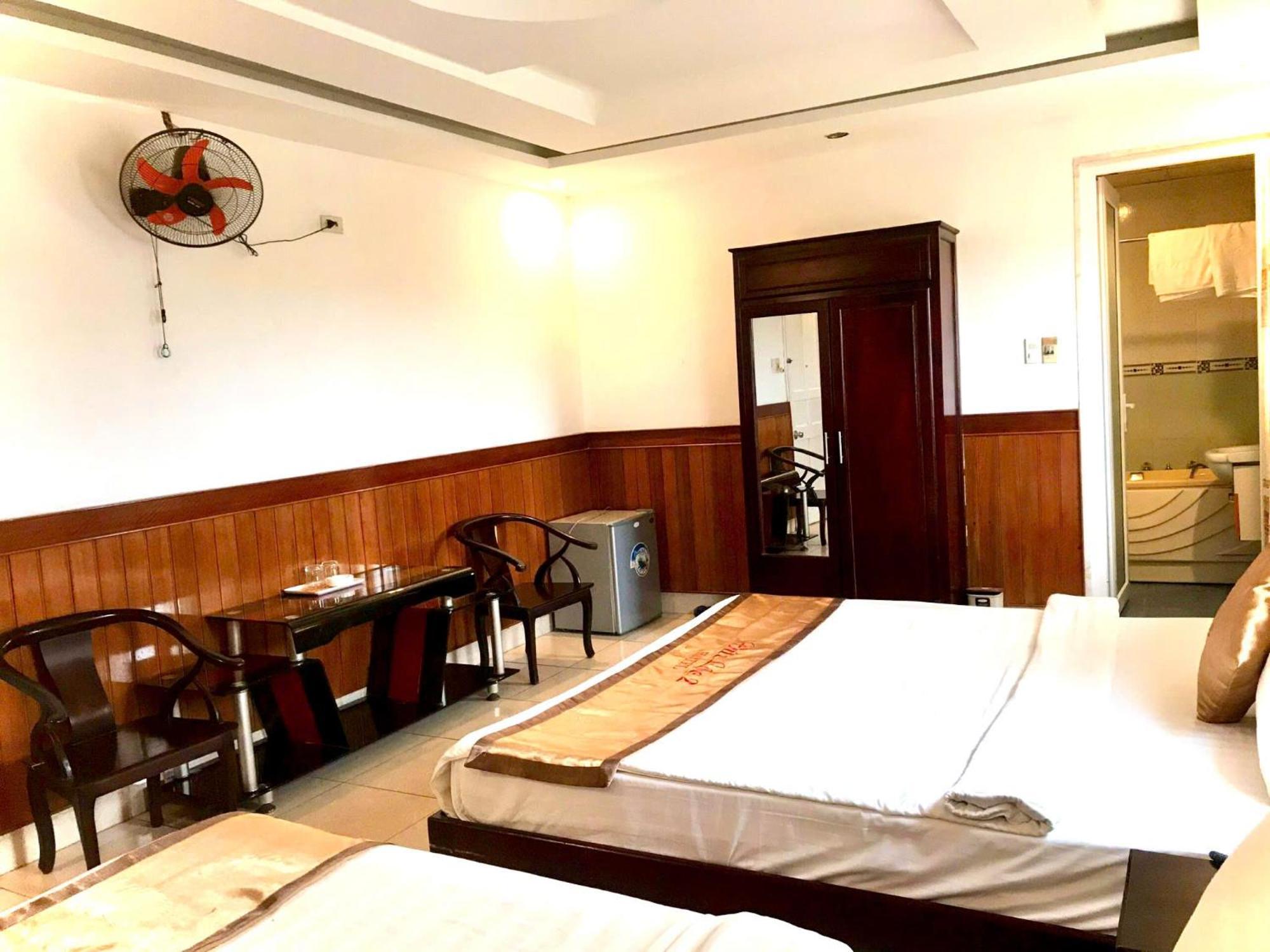 Duc Loc 2 Hotel Hue Buitenkant foto